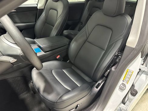 Used 2023 Tesla Model Y Long Range AWD/4WD image 27