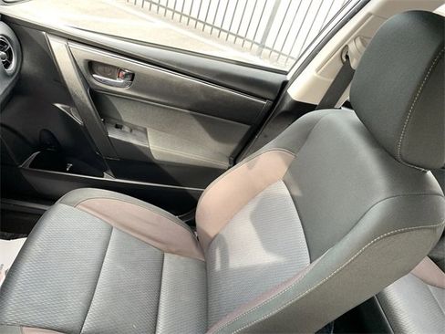 Used 2018 Toyota Corolla LE image 28