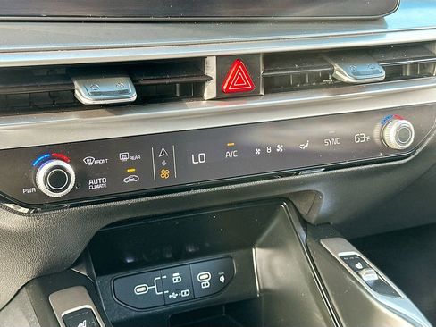 Certified 2025 Kia Sorento EX image 16