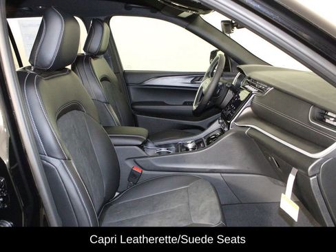 New 2025 Jeep Grand Cherokee Altitude image 14