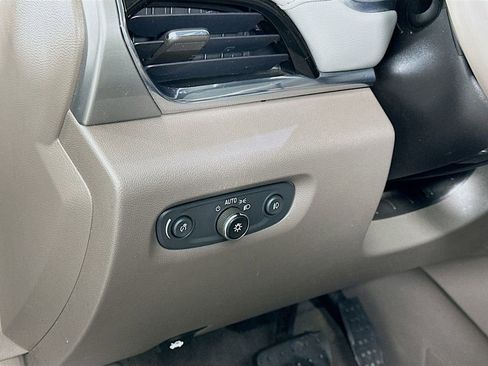 Used 2018 Chevrolet Traverse LT image 10