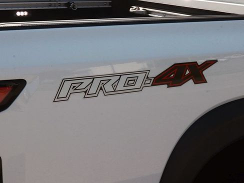 Used 2022 Nissan Frontier PRO-4X w/ Pro-4X Premium Package AWD/4WD image 9