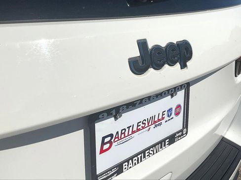 Used 2019 Jeep Grand Cherokee Laredo image 14