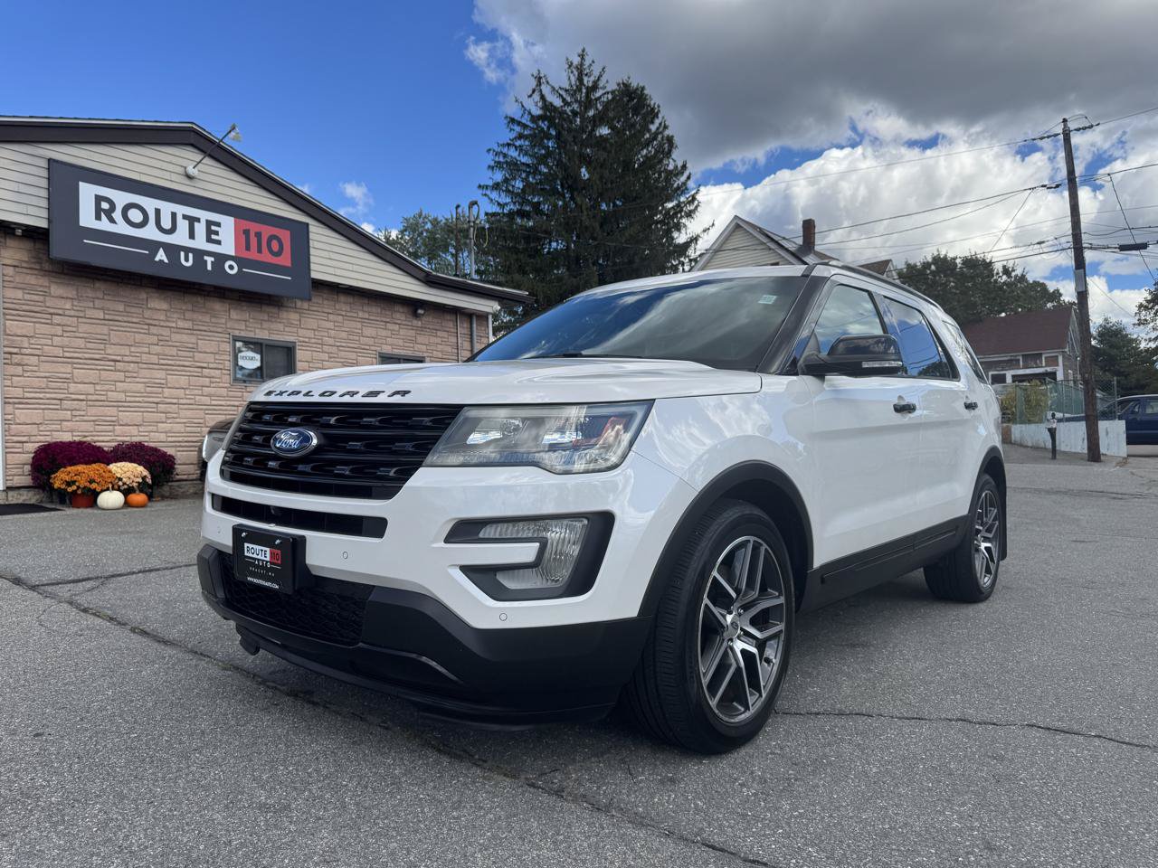 Used 2016 Ford Explorer Sport w/ Equipment Group 401A AWD/4WD image 2