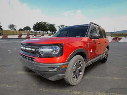 Used 2022 Ford Bronco Sport Outer Banks w/ Tech Package AWD/4WD image 4