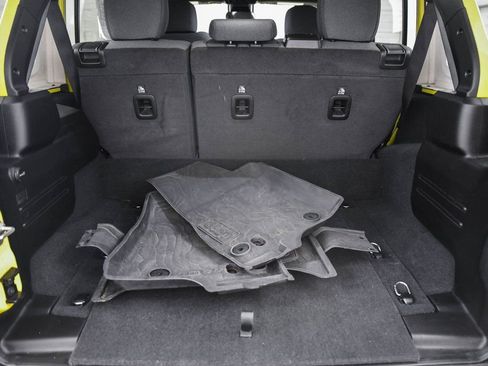 Used 2024 Jeep Wrangler Unlimited image 12