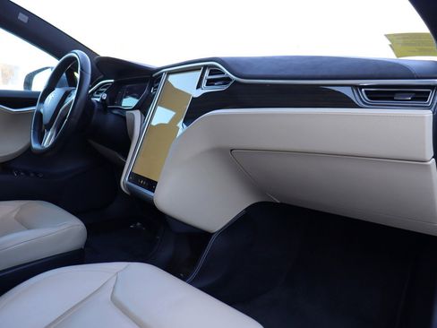 Used 2015 Tesla Model S 70D image 21