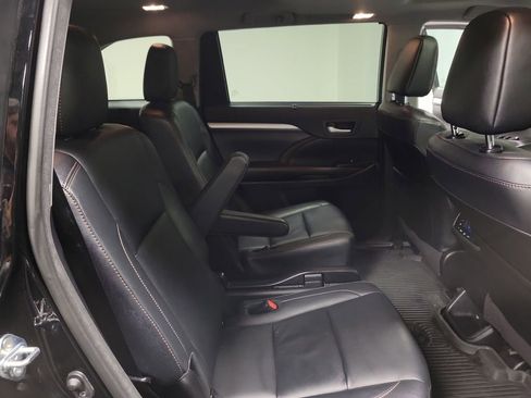 Used 2017 Toyota Highlander XLE AWD/4WD image 22