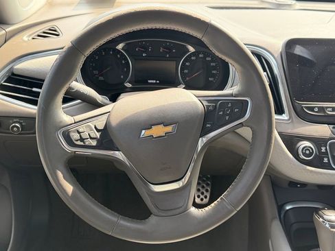 Used 2017 Chevrolet Malibu LT FWD image 15