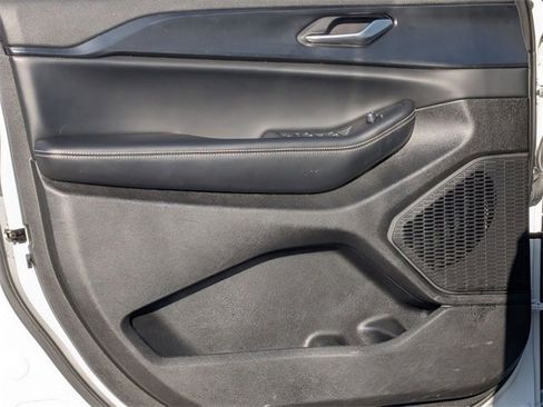 Used 2023 Jeep Grand Cherokee L Laredo image 14