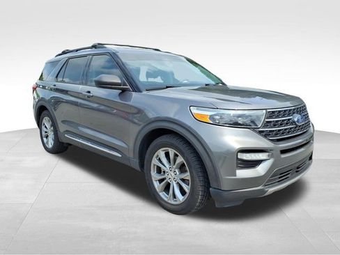 Certified 2021 Ford Explorer XLT w/ Equipment Group 202A RWD image 14