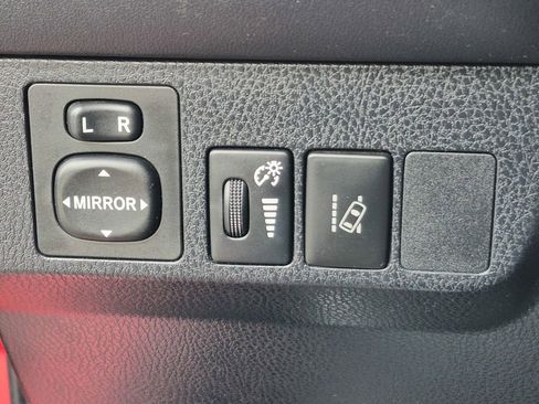 Used 2017 Toyota RAV4 LE w/ Carpet Mat Package image 32