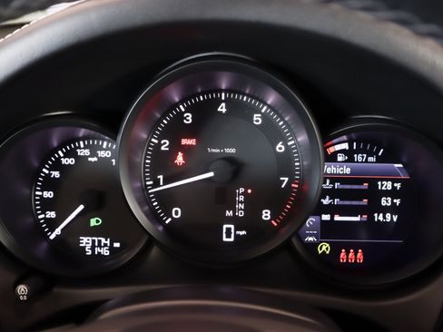 Certified 2022 Porsche Macan image 16