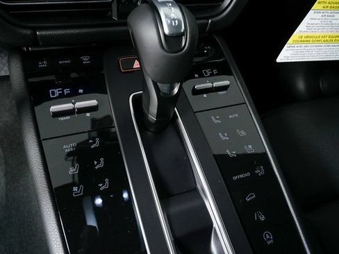Certified 2026 Porsche Macan AWD/4WD image 15