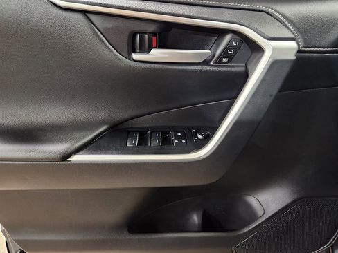 Used 2025 Toyota RAV4 Limited AWD/4WD image 43