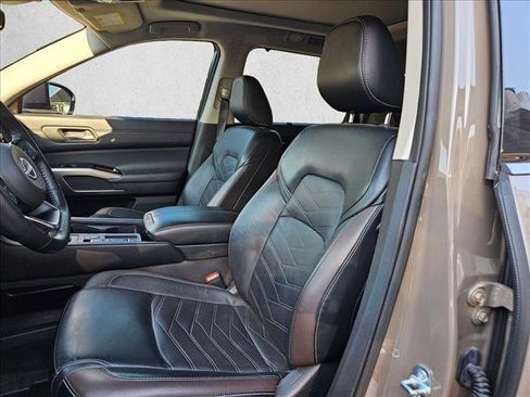 Used 2024 Nissan Pathfinder Platinum w/ Cargo Package image 19