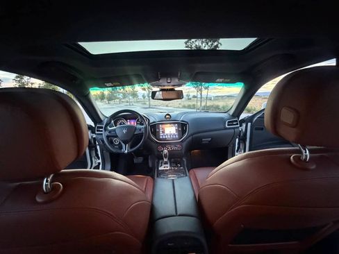 Used 2015 Maserati Ghibli RWD image 22