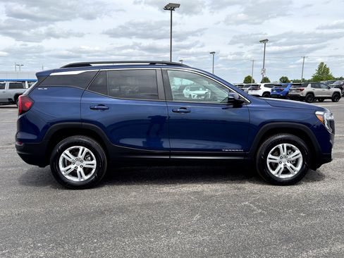 Used 2022 GMC Terrain SLE w/ Driver Convenience Package AWD/4WD image 2
