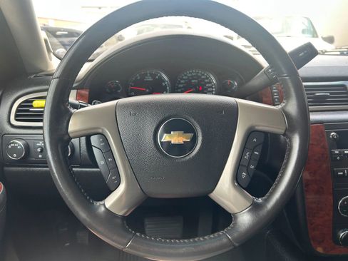 Used 2013 Chevrolet Avalanche LT image 17