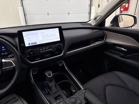Used 2024 Toyota Grand Highlander AWD image 15