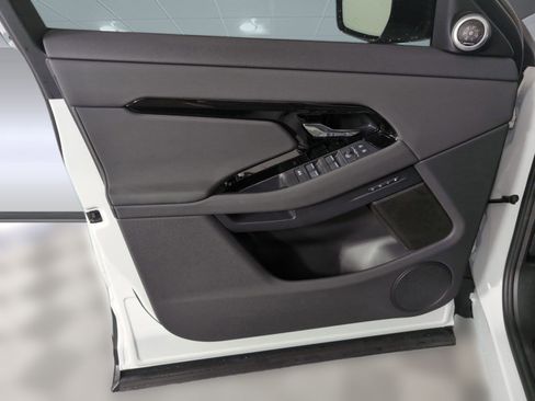 Used 2026 Land Rover Range Rover Evoque S image 11