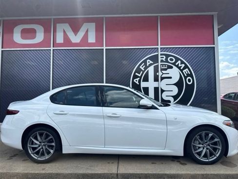 Used 2022 Alfa Romeo Giulia Ti AWD/4WD image 4