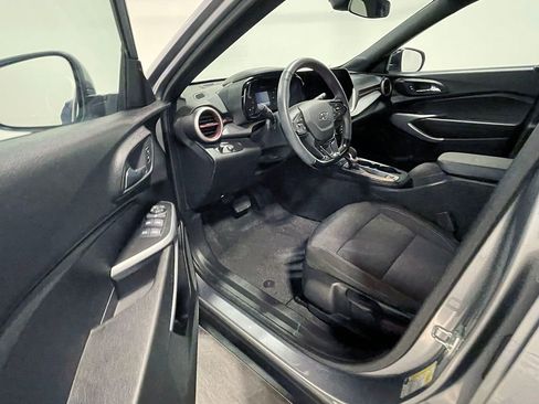 Used 2024 Chevrolet Trax RS FWD image 17