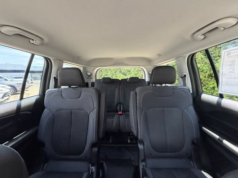 Used 2023 Jeep Grand Cherokee L Laredo RWD image 3
