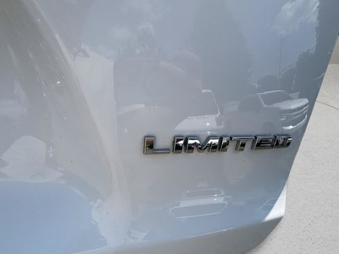 Used 2020 Jeep Cherokee Limited AWD/4WD image 16