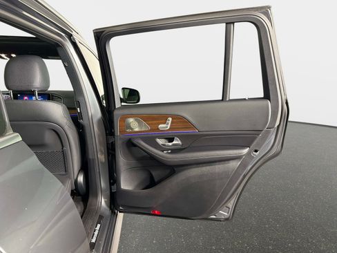 Used 2025 Mercedes-Benz GLS 450 4MATIC w/ AMG Line Exterior image 26