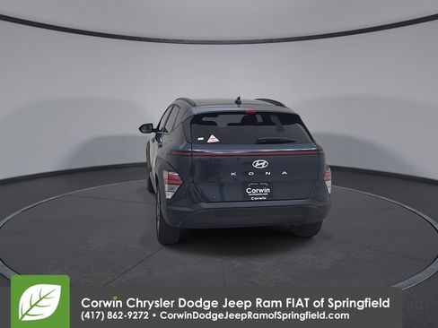 Used 2025 Hyundai Kona SEL image 12