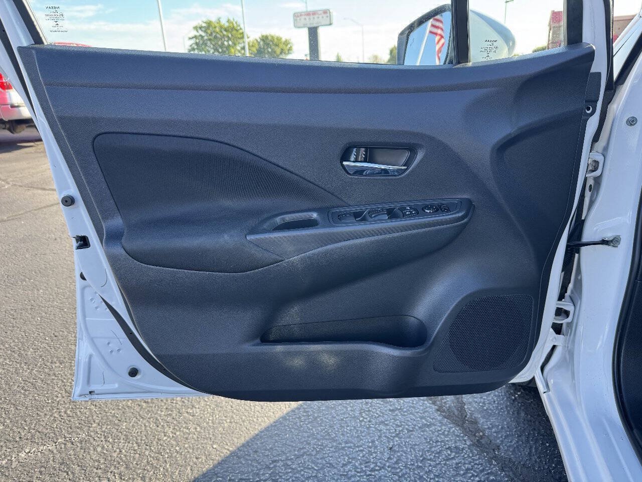 Used 2022 Nissan Versa SV FWD image 15