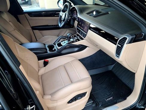 Used 2023 Porsche Cayenne S w/ Premium Package Plus image 4