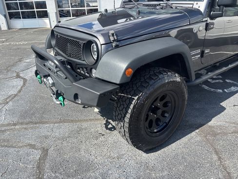 Used 2018 Jeep Wrangler Unlimited Sport S image 8