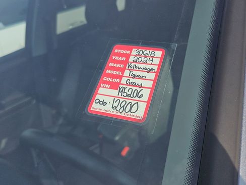 Used 2024 Volkswagen Tiguan SE image 10