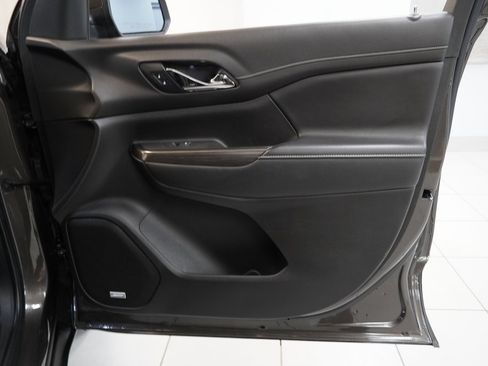 Used 2020 GMC Acadia SLT w/ Driver Alert Package II image 34