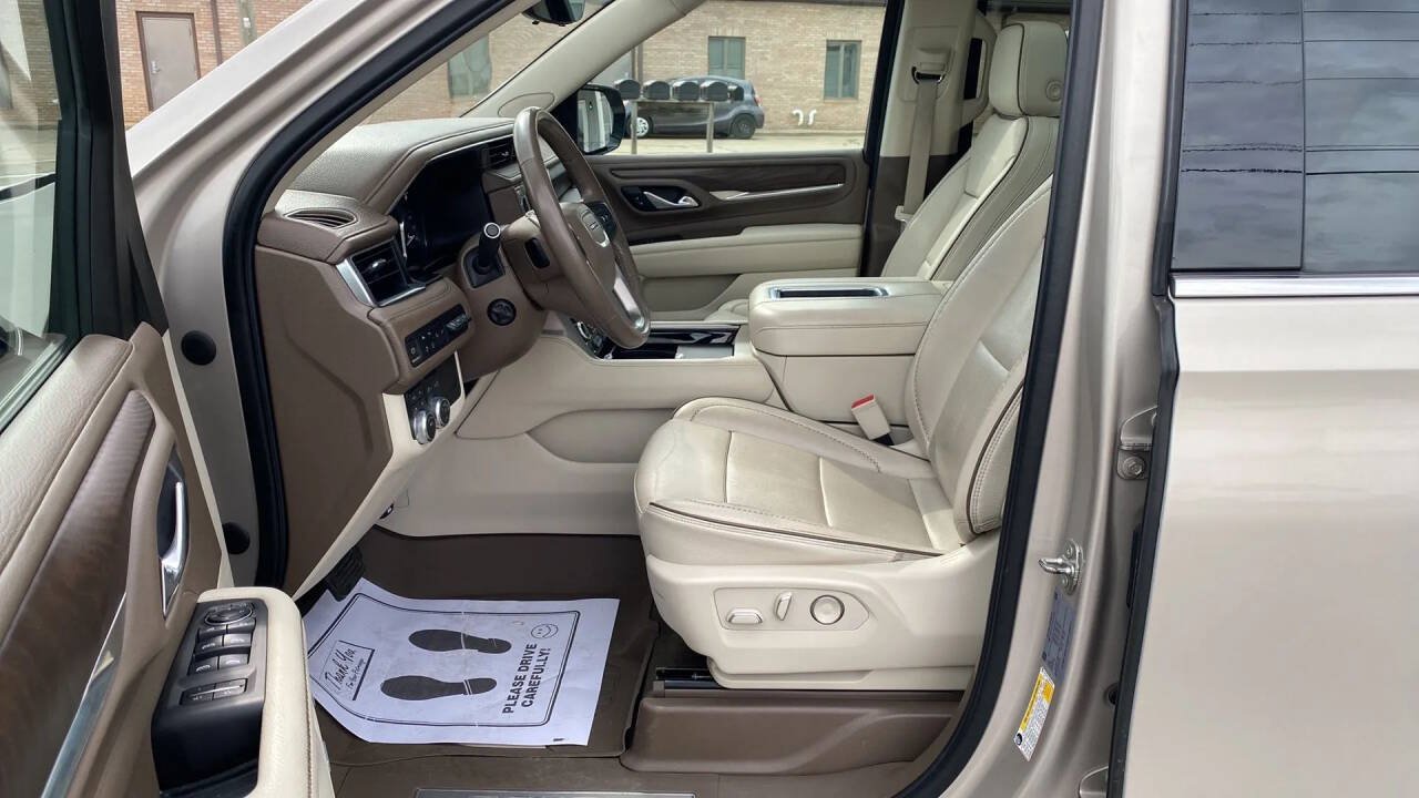 Used 2021 GMC Yukon XL Denali w/ Denali Premium Package AWD/4WD image 14