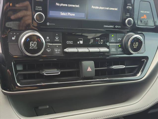Used 2022 Toyota Highlander XLE FWD image 23