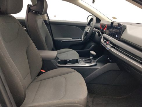 Used 2025 Kia K4 FWD image 21