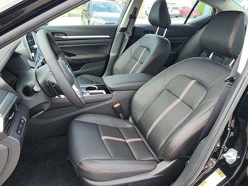 New 2025 Nissan Altima 2.5 SR image 10