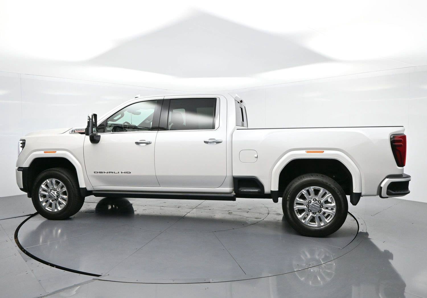 Used 2025 GMC Sierra 2500 Denali w/ Denali Reserve Package AWD/4WD image 5