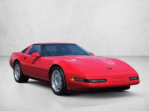 Used 1992 Chevrolet Corvette Coupe RWD image 2