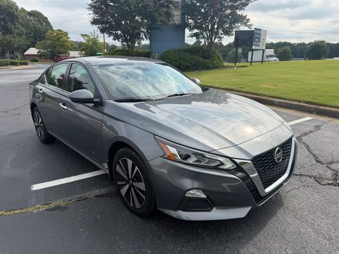 Used 2021 Nissan Altima 2.5 SV AWD/4WD image 3