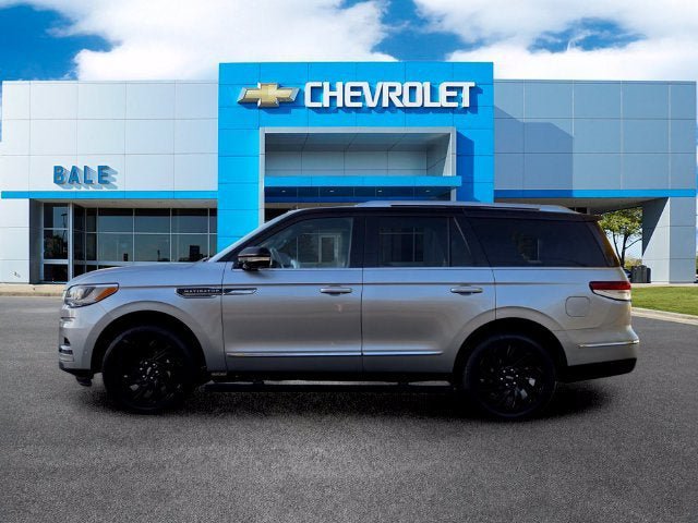 Used 2023 Lincoln Navigator Reserve AWD/4WD image 6