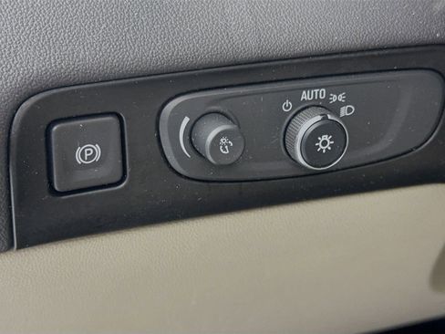 Used 2018 Buick Enclave Essence w/ Trailering Package image 10