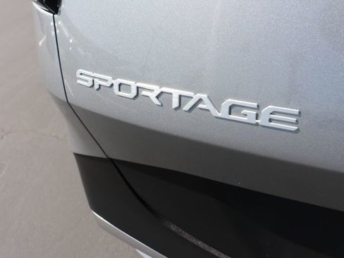 Used 2025 Kia Sportage LX FWD image 6