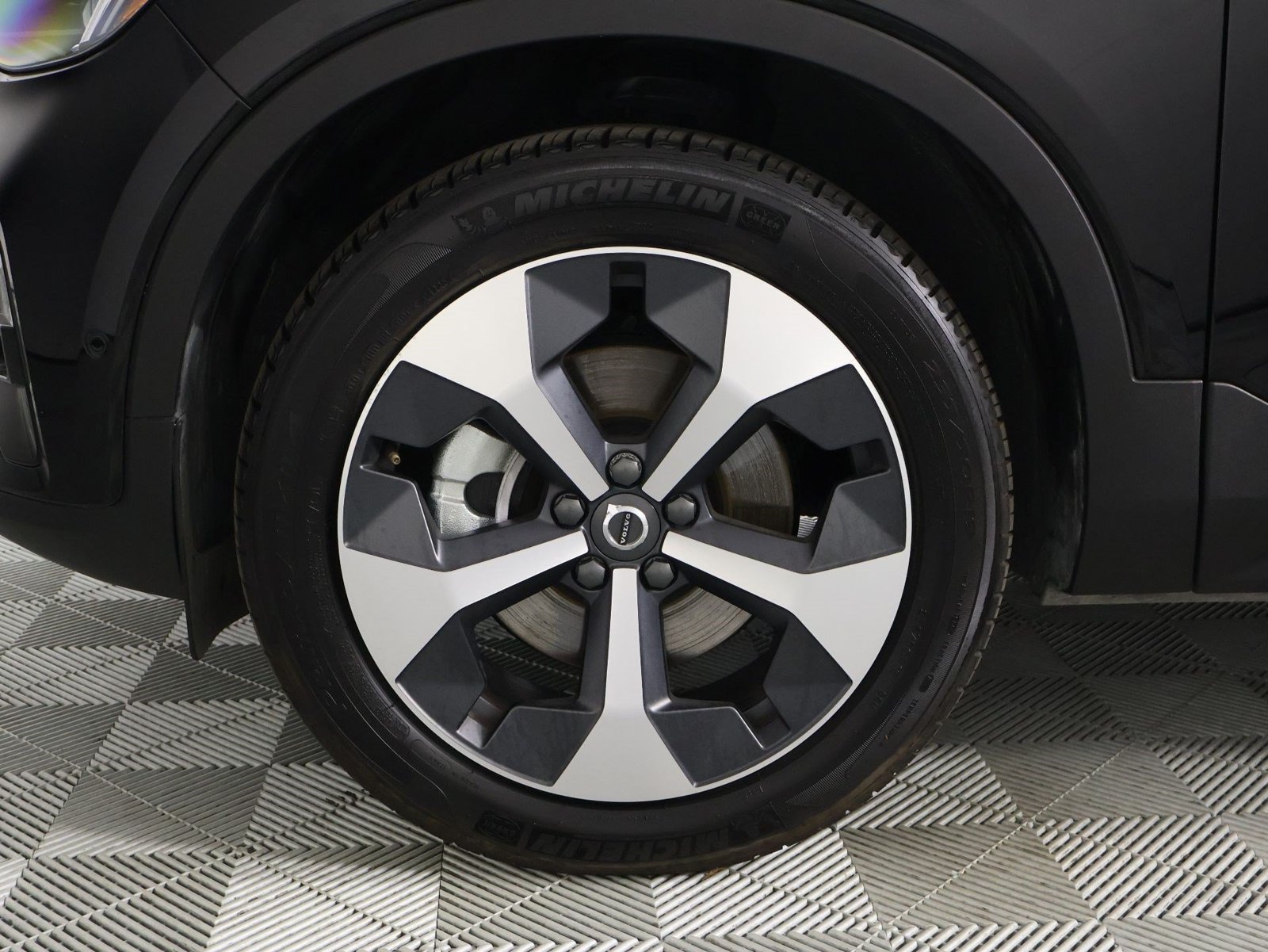 Certified 2026 Volvo XC40 B5 Plus AWD/4WD image 28