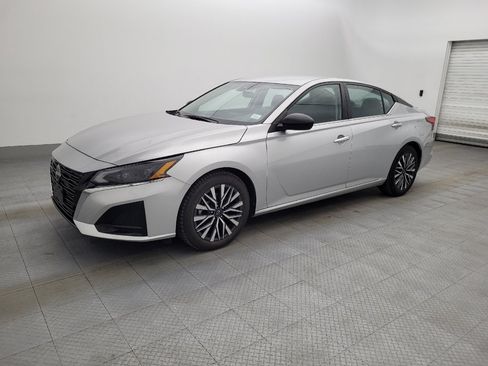 Used 2024 Nissan Altima 2.5 SV image 2