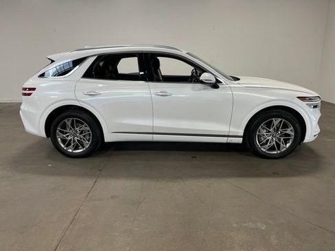 Used 2025 Genesis GV70 2.5T AWD/4WD image 2