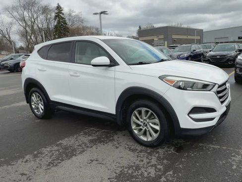 Used 2017 Hyundai Tucson SE FWD image 2